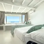 Eagles' Nest Mykonos & With Heated Pool & Jacuzzis *