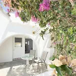 Eagles' Nest Mykonos & With Heated Pool & Jacuzzis *