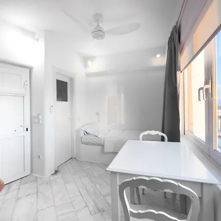 Eagles' Nest Mykonos & With Heated Pool & Jacuzzis Apartamento Mykonos Town