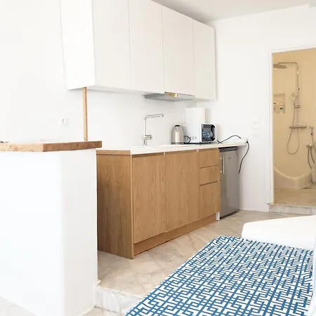 Eagles' Nest Mykonos & With Heated Pool & Jacuzzis *